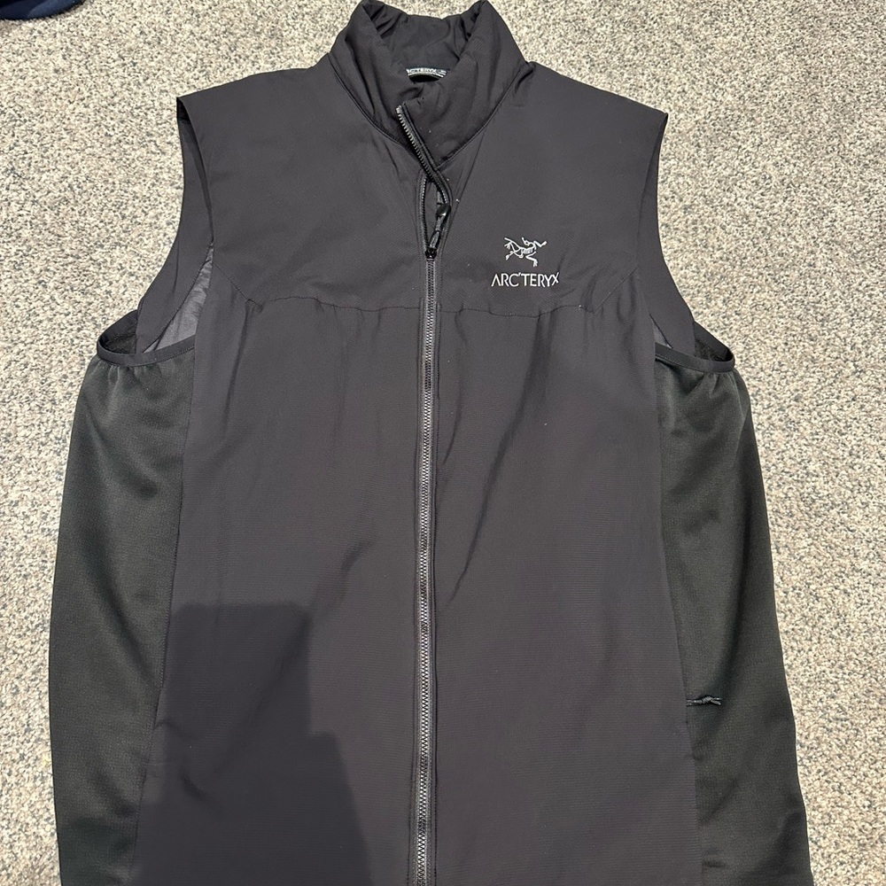 Men’s Arc’Teryx Atoms LT insulated vest